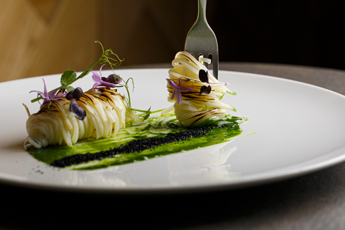 Contrasti: un’elegante cucina di mare con bottega.