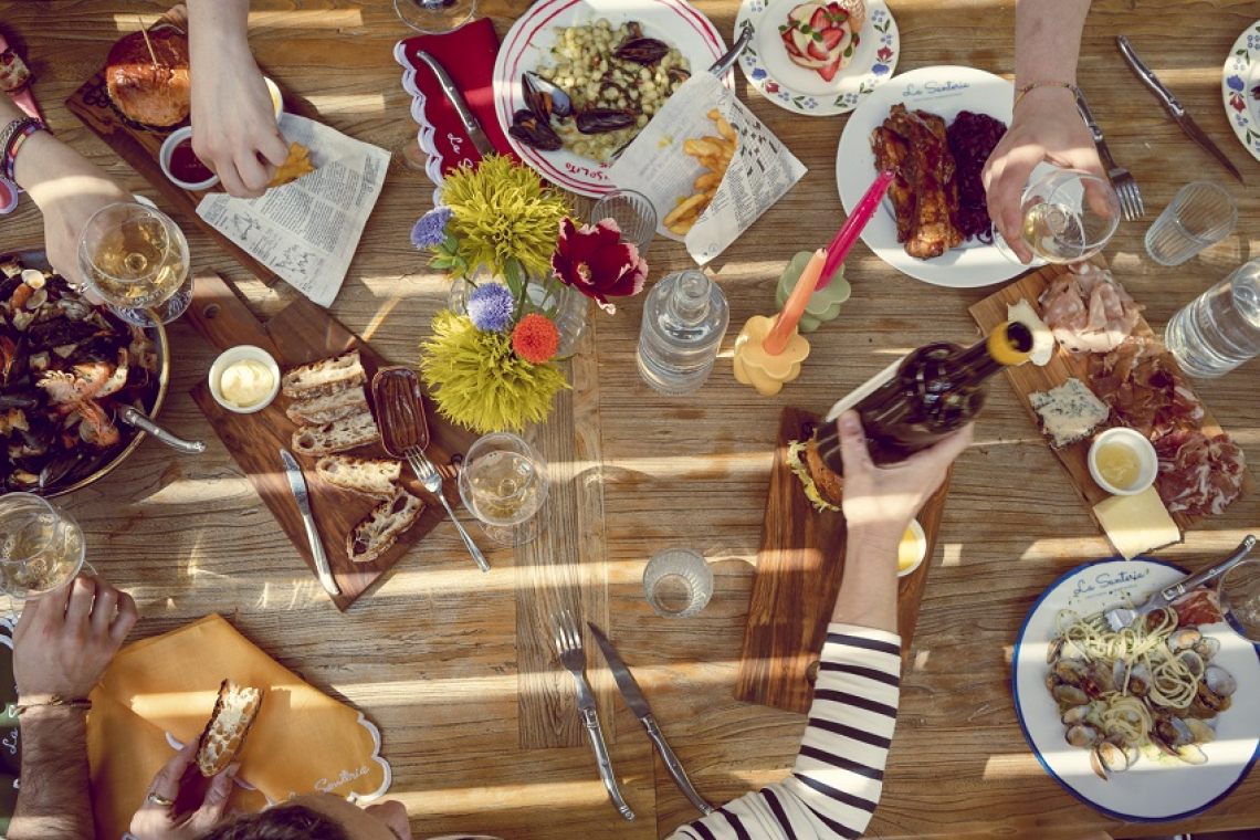 La Santeria Trattoria Consapevole Crudi di pesce, cucina di mare della tradizione, ma anche burger e carni.