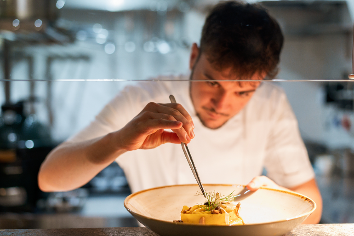 Sinfonia del Gusto presenta il nuovo menu e inaugura il bel dehors esterno