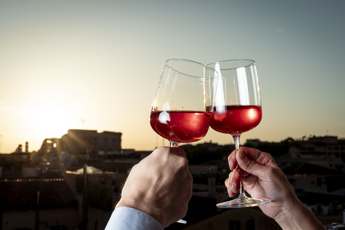 Terrazze al Colosseo, RoofTop dell’Hotel Capo D’Africa a Roma, inaugura la Nuova Carta degli Aperitivi &amp; Drink Pairing e potenzia la Wine List