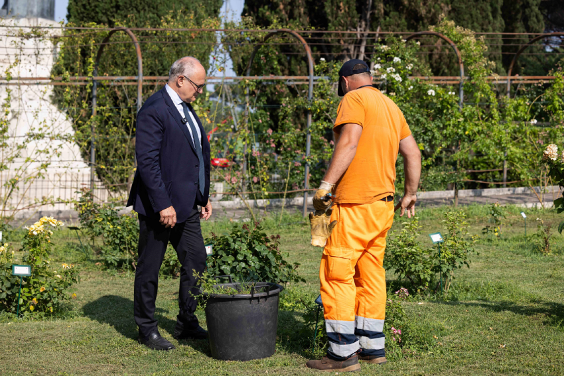 Giubileo; sopralluogo del Sindaco Gualtieri al Restyling via Di Valle Murcia nel cuore del roseto comunale