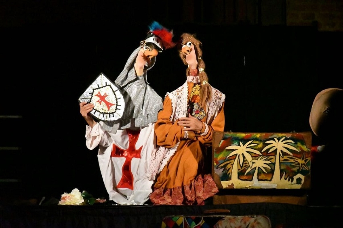 10 anni di Teatri d’Arrembaggio: Ostia festeggia con satira, teatro, burlesque e con la stand up interculturale