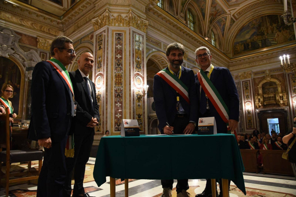 Grottaferrata - Il sindaco Mirko Di Bernardo a Cava De' Tirreni tra i firmatari della carta della bellezza