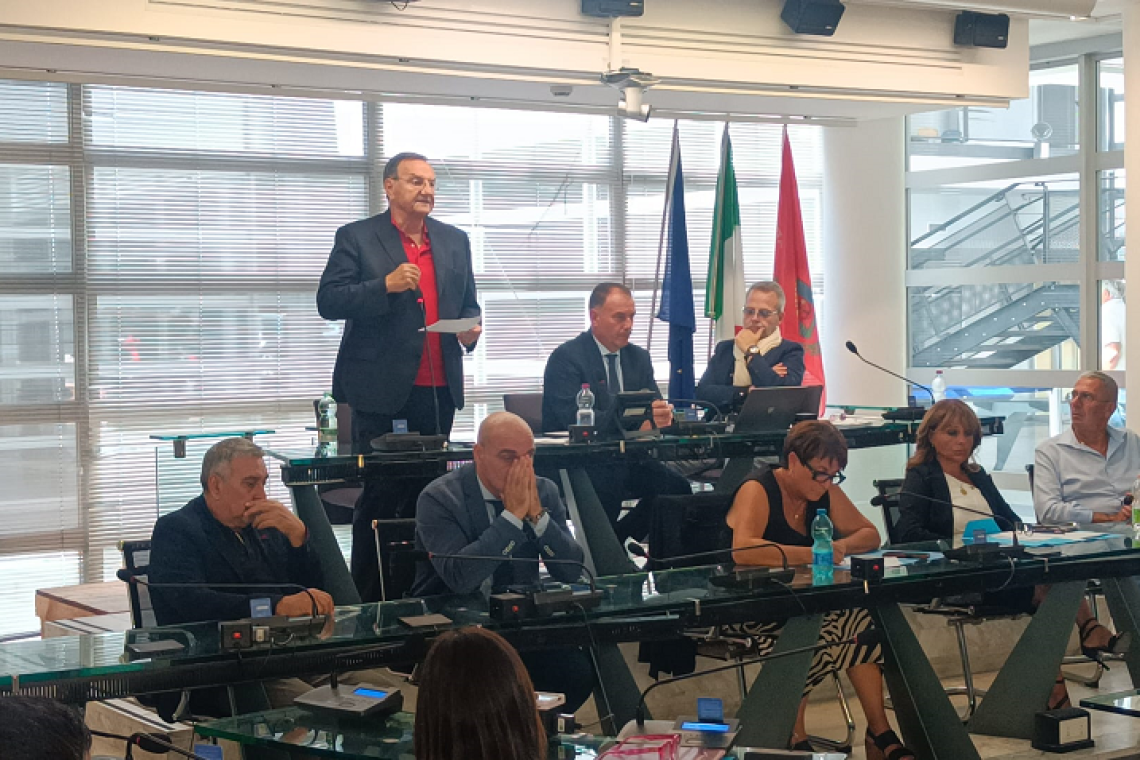 Fiumicino, approvato l’ordine del giorno su legalità e sicurezza. Il Sindaco “Responsabilità e trasparenza, questa è la nostra rotta”