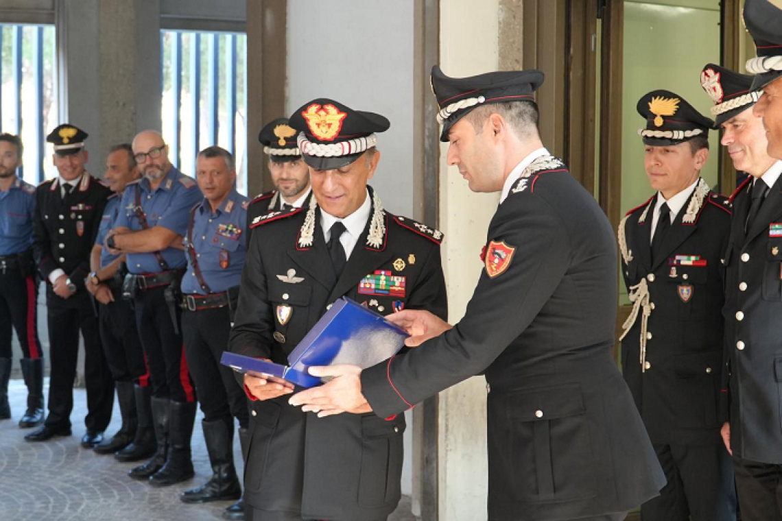 Roma - Il Comandante Generale dell’arma saluta e ringrazia i Carabinieri del radiomobile e della compagnia casilina
