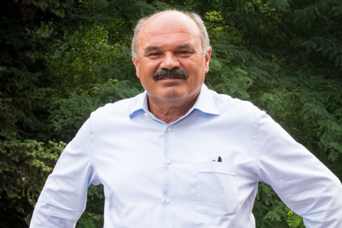 Oscar Farinetti presenta il suo primo romanzo  “la regola del silenzio” a eataly roma ostiense