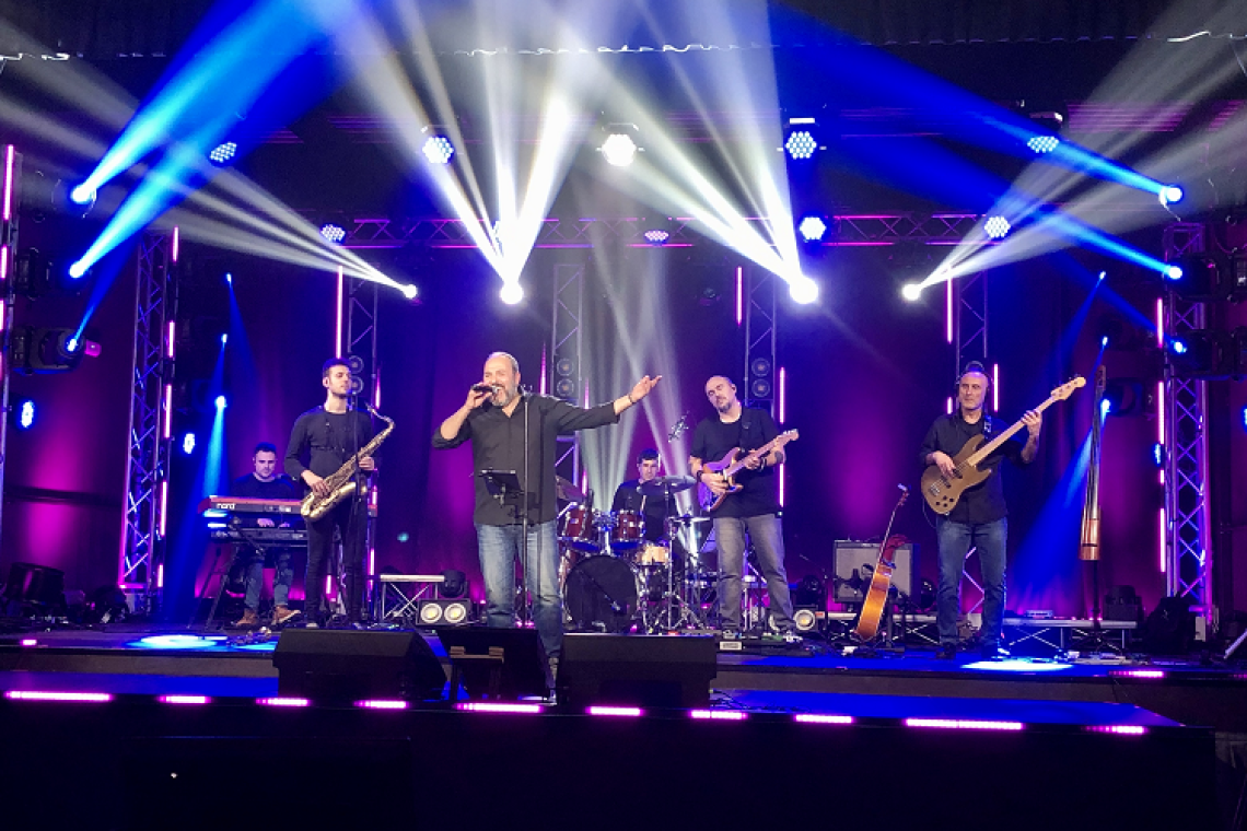 Omaggio a Pino Daniele al Teatro Romano di Ostia Antica con Gente Distratta