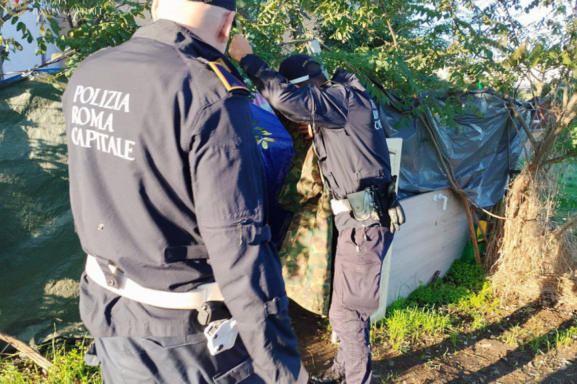 Primavalle, duplice intervento della Polizia Locale: liberate due aree occupate abusivamente. Rimossi 10 metri cubi di rifiuti