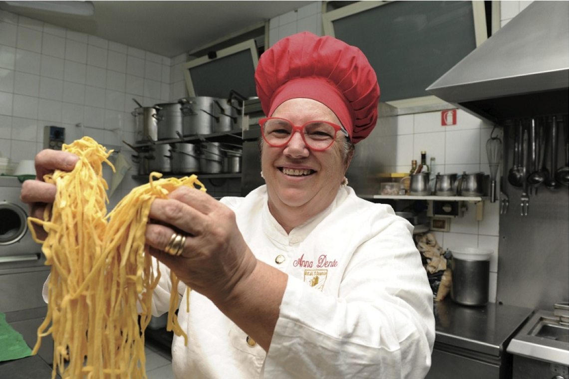 Alle Officine Farneto il Premio Anna Dente “Ostessa 2025” e il lancio del Museo delle Donne della Ristorazione