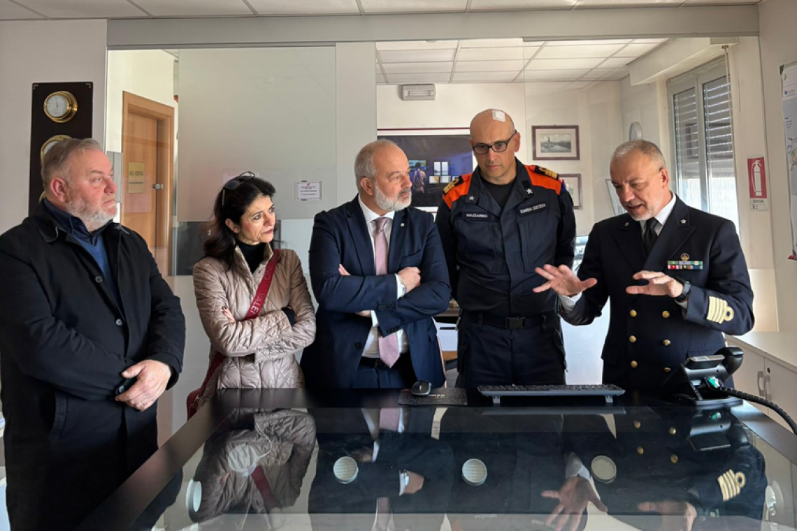 Il direttore regionale della protezione civile in visita presso la direzione marittima